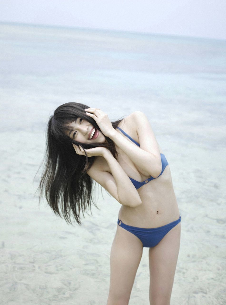 【画像38枚】今や国民的女優・有村架純の超貴重グラビア水着画像01