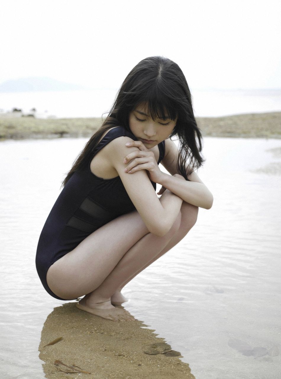 【画像38枚】今や国民的女優・有村架純の超貴重グラビア水着画像01