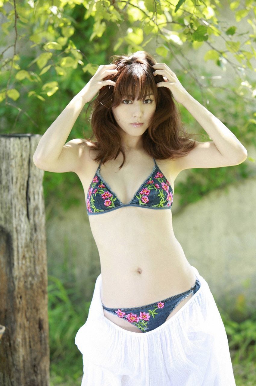 【画像63枚】ニッポンの女神・杉本有美のCカップ美乳水着画像01