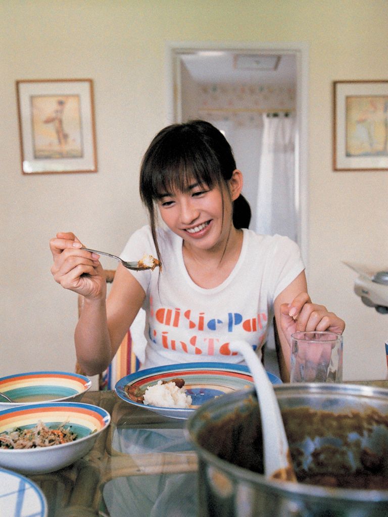 優木まおみのBカップエロ画像330枚！エロかしこい元祖高学歴グラドル！