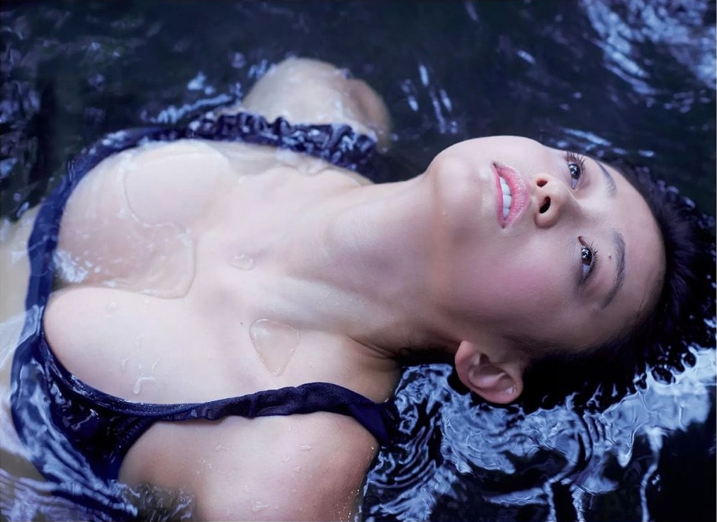 山地まりのFカップエロ画像154枚！元女優のグラドル顔負け豊満ボディ！